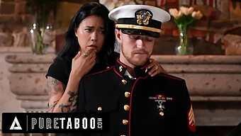 Dana Vespoli, Viuda, Desea Que Su Hijastro Use El Uniforme Militar De Su Difunto Esposo.