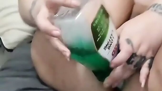 Vídeo Caseiro De Uma Mulher Gorda Linda Tentando Inserção Extrema