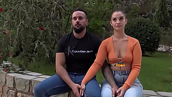 Candy Fly E Il Suo Ragazzo Vivono La Loro Prima Volta Con Un Pompino E Un'Esperienza All'Aperto