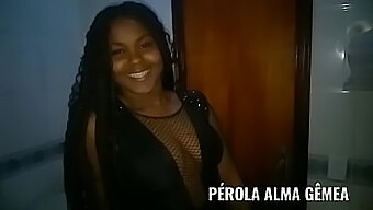 Vídeo Hd De Uma Sessão De Massagem Quente Com Uma Adolescente Negra