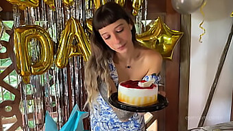 Latina Disfruta De Una Intensa Follada De Coño Y Culo En Su Cumpleaños