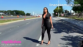 亚洲美女lina Nakamura在高速公路上与大方的卡车司机享受热辣的邂逅