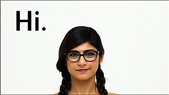 Η Αθλητική Σωματική Διάπλαση Της Mia Khalifa Εμφανίζεται Στην Προπόνηση Του Γυμναστηρίου